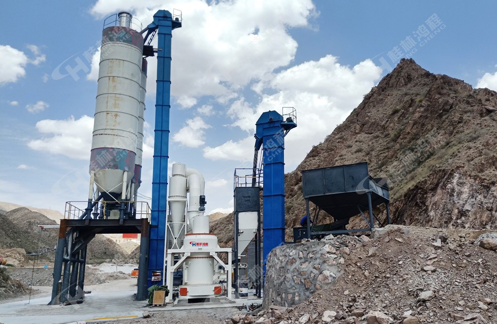 石灰石磨粉機生產廠家：鴻程HCQ1500Z石灰石雷蒙磨粉機露天安裝案例現場